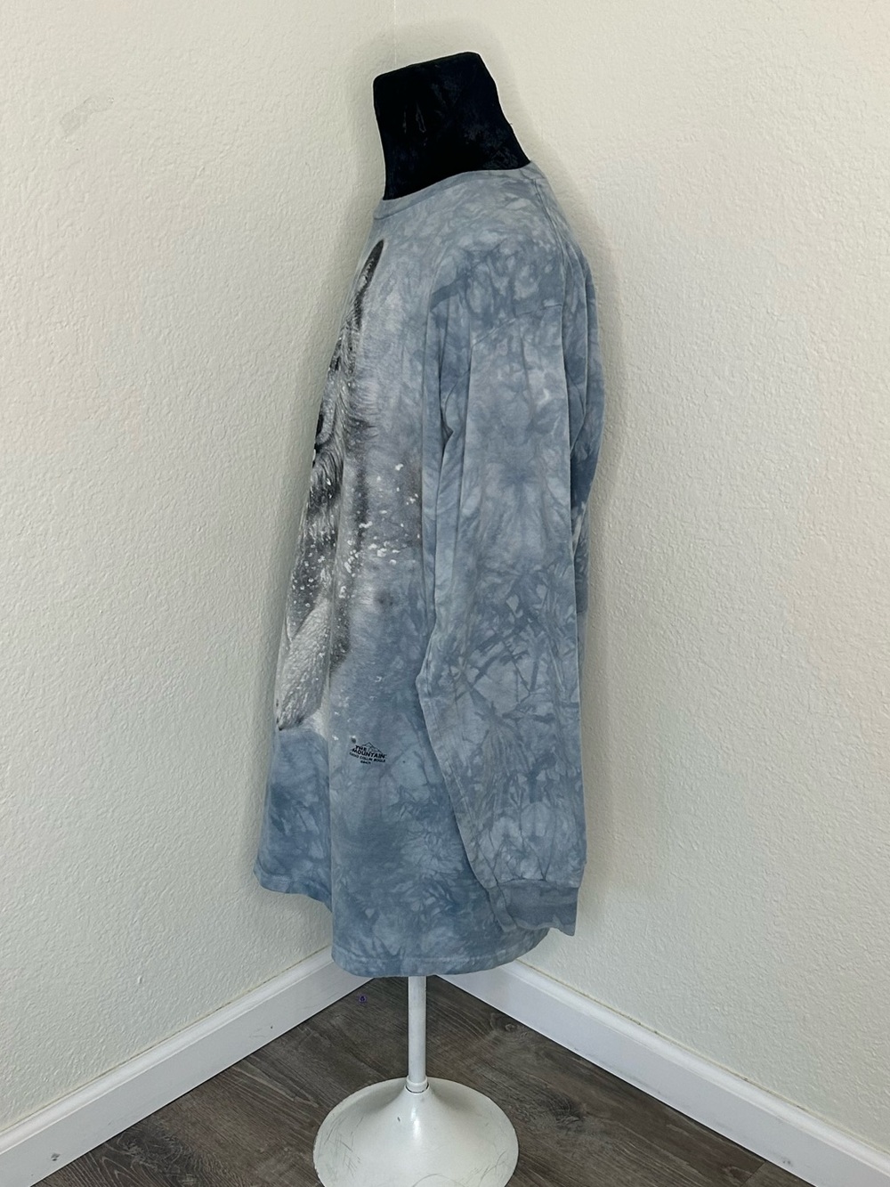 The Mountain White Wolf Long Sleeve Size Large - Picture 2 of 8